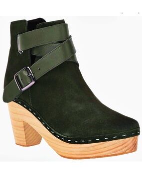 {Free People} Hunter Green Bungalow Clog Boots
$158.50
$178
